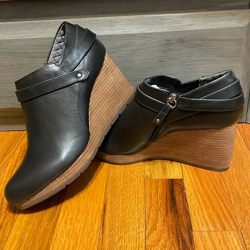 NWT Dr Scholls wedge booties